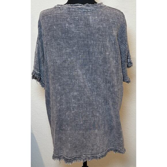 Jess & Jane Gray Short Sleeve Gauzy Textured Frayed Top Size Medium - Picture 3 of 4